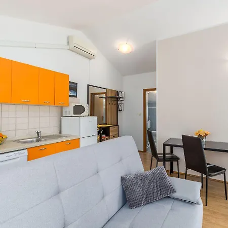 Malerisches Nur 400 Meter Zum Mit Wifi, Klima, Waschmaschine Poreč